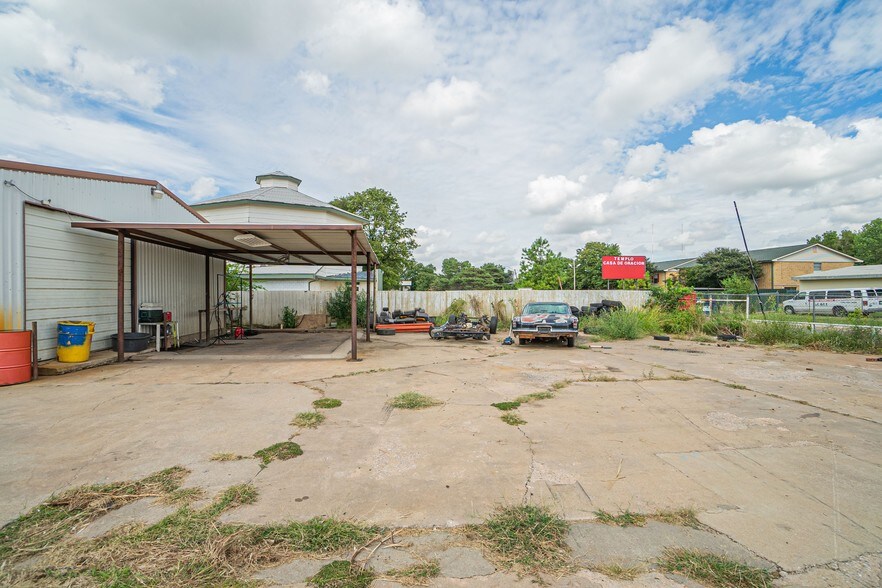 More Photos Of 301 SW 59th St, Oklahoma City Auto Repair For Sale