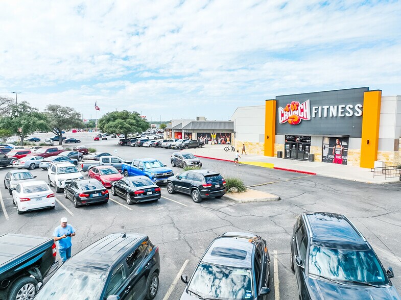 More Photos Of 8425 Bandera Rd, San Antonio General Retail For Sale