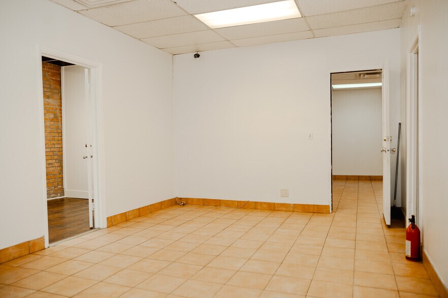 More Photos Of 4422 Live Oak St, Dallas Freestanding For Lease