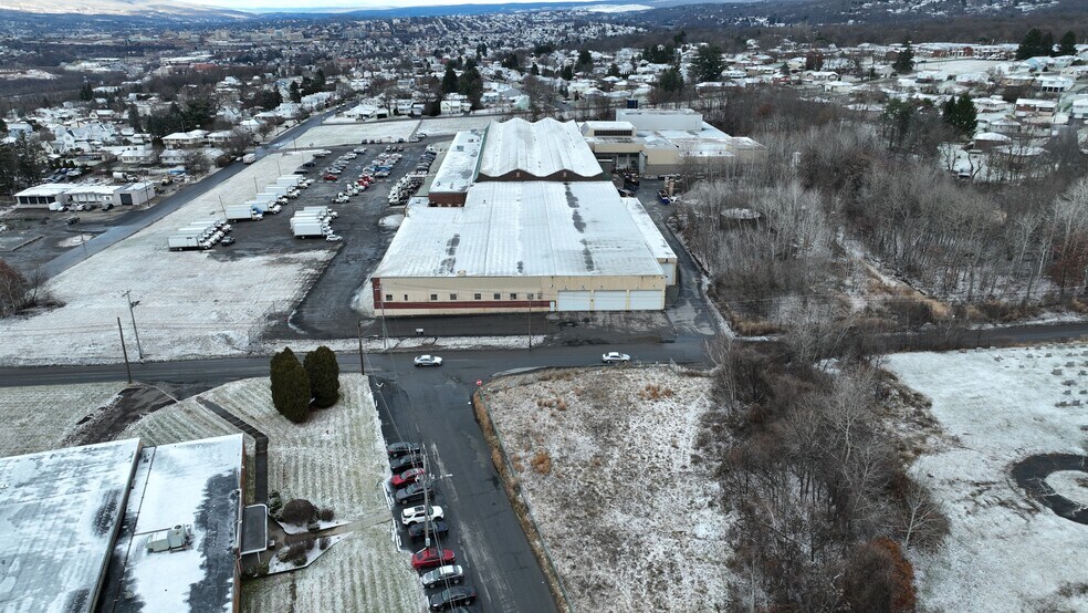 More Photos Of 600 Sanders St, Scranton Warehouse For Lease