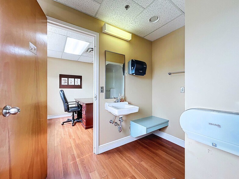 More Photos Of 11373 Cortez Blvd, Brooksville Medical For Sale