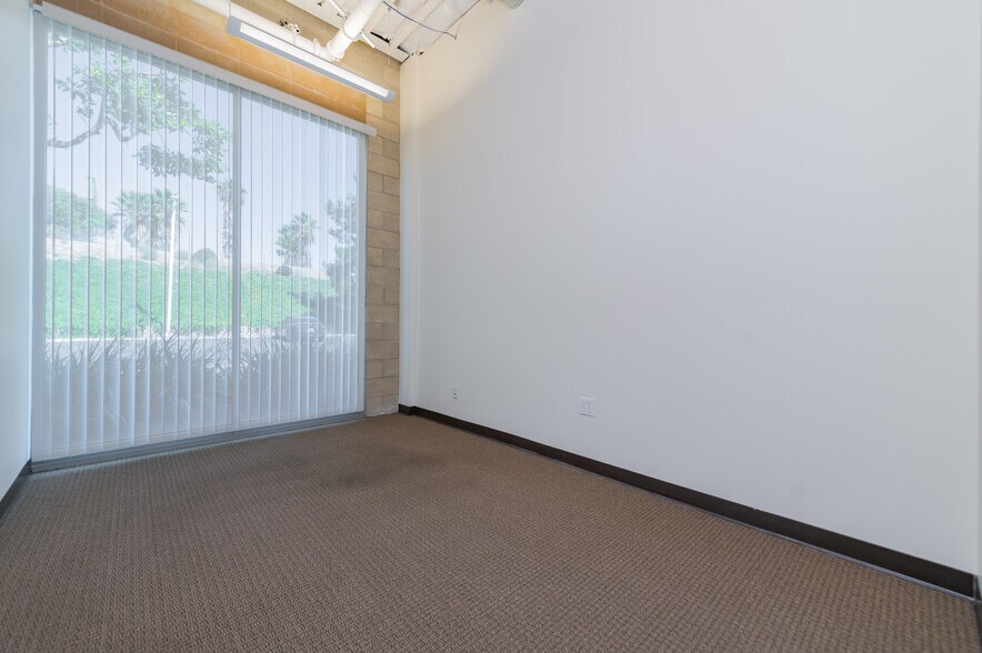 More Photos Of 8925 Research Dr, Irvine Office For Sale
