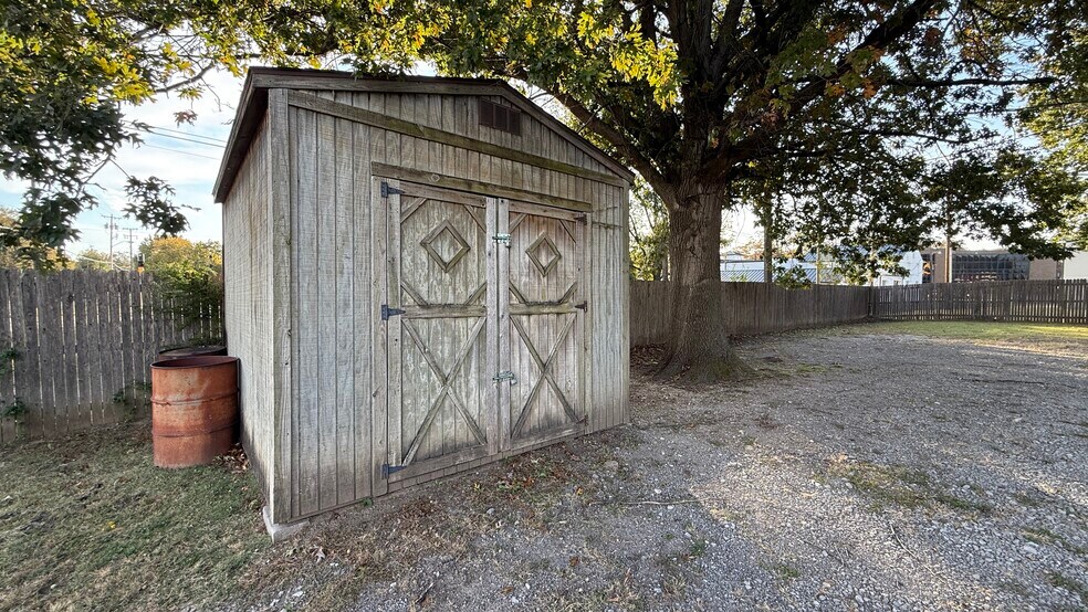 More Photos Of 1001 W Broadway St, Muskogee Medical For Sale