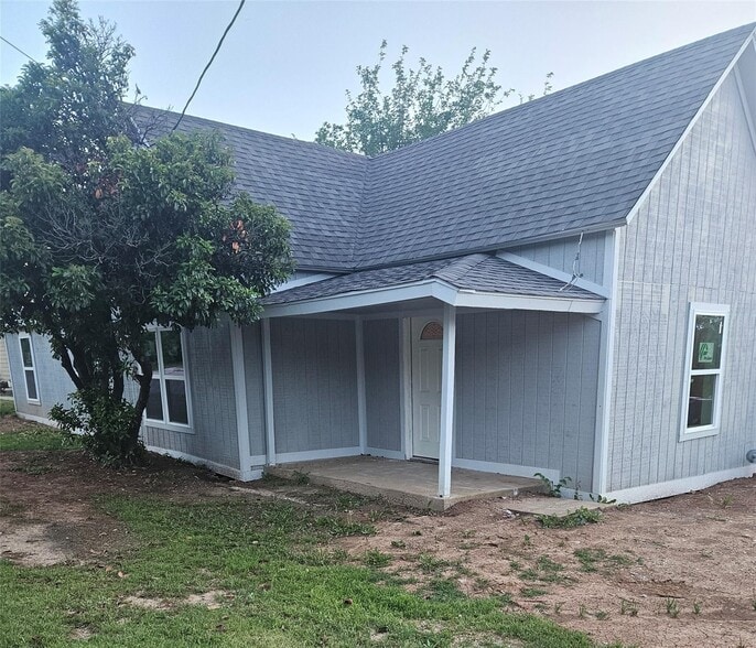 More Photos Of 1212 Thompson St, Bridgeport Multifamily For Sale