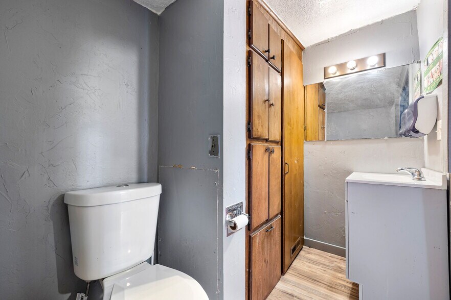 More Photos Of 1419 W London St, El Reno Religious Facility For Sale