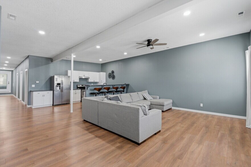 More Photos Of 302 N Main St, Newton Office Residential For Sale