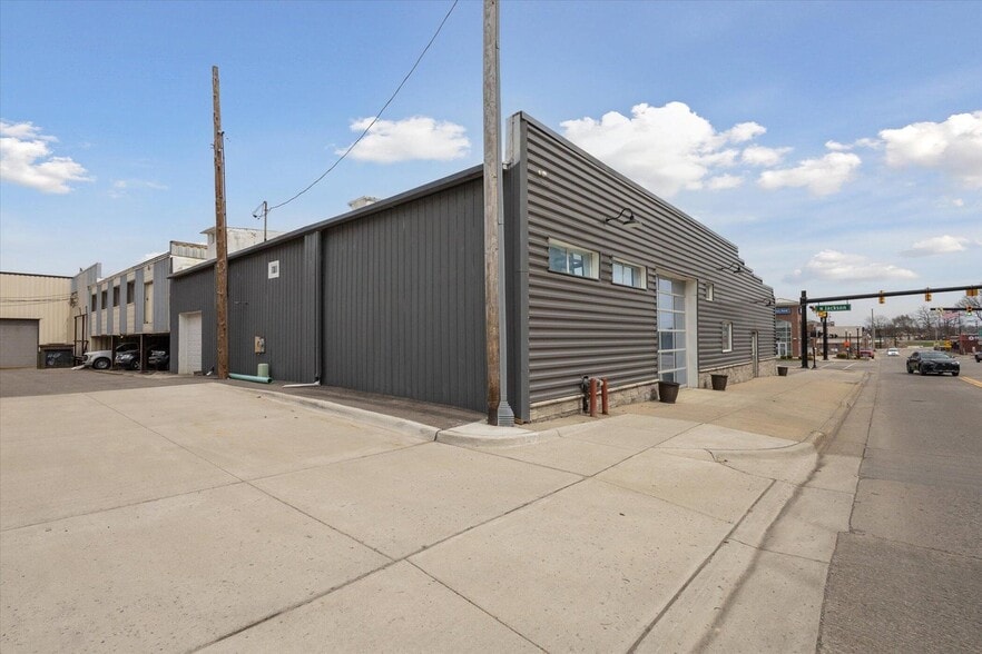 More Photos Of 206 W Louis Glick Hwy, Jackson Freestanding For Sale