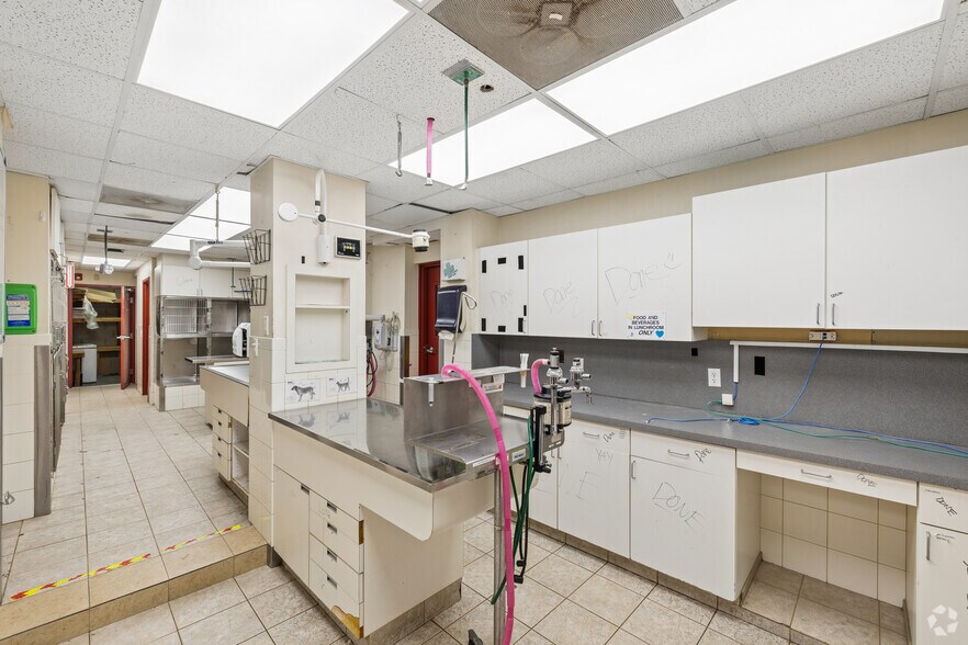 More Photos Of 262 Main St, Madison Veterinarian Kennel For Sale
