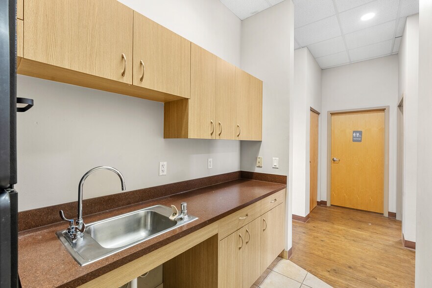 More Photos Of 1508-1510 S Harbor City Blvd, Melbourne Storefront For Lease