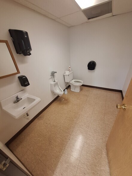 More Photos Of 922 40th St N, Fargo Warehouse For Lease