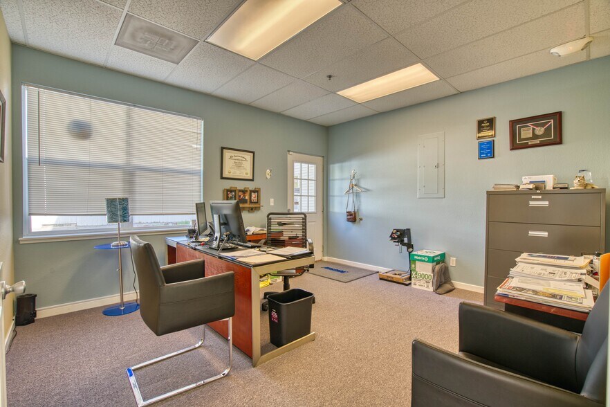 More Photos Of 201 Terry St, Longmont Storefront For Lease