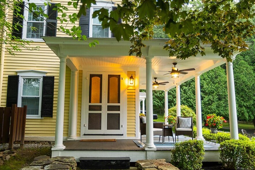 Primary Photo Of 42 Hyde Rd, Brooklyn Hospitality For Sale