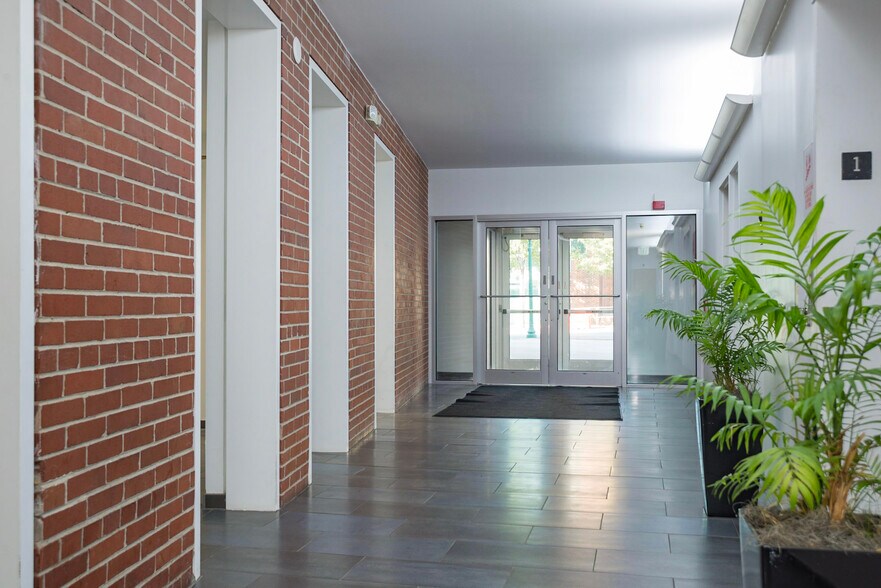 More Photos Of 4049 Pennsylvania Ave, Kansas City Office Residential For Lease