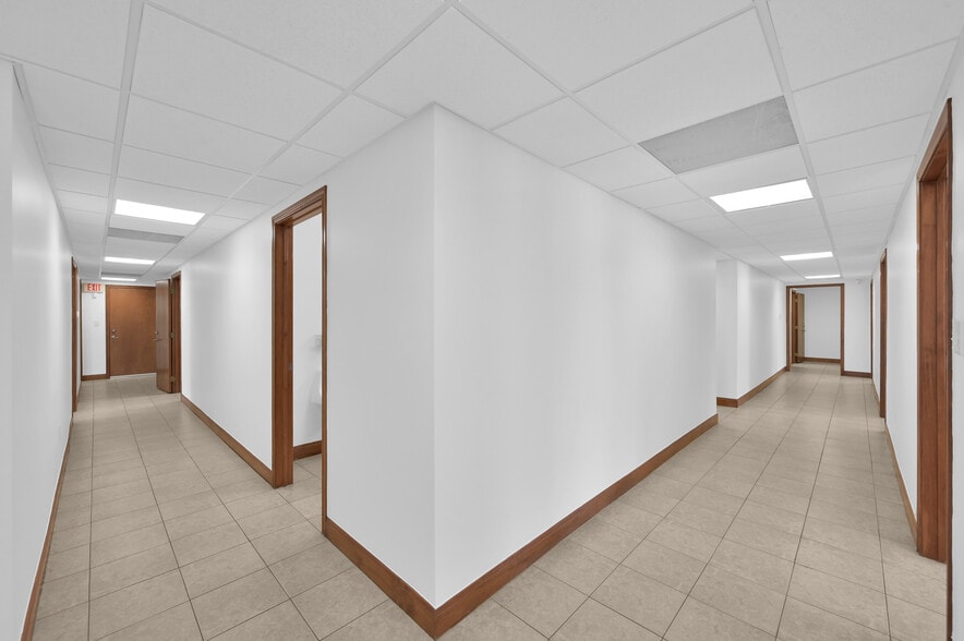 More Photos Of 11322 Neeshaw Dr, Houston Warehouse For Lease