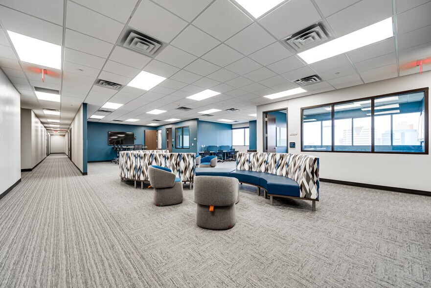 More Photos Of 600 Marienfeld St, Midland Office For Lease