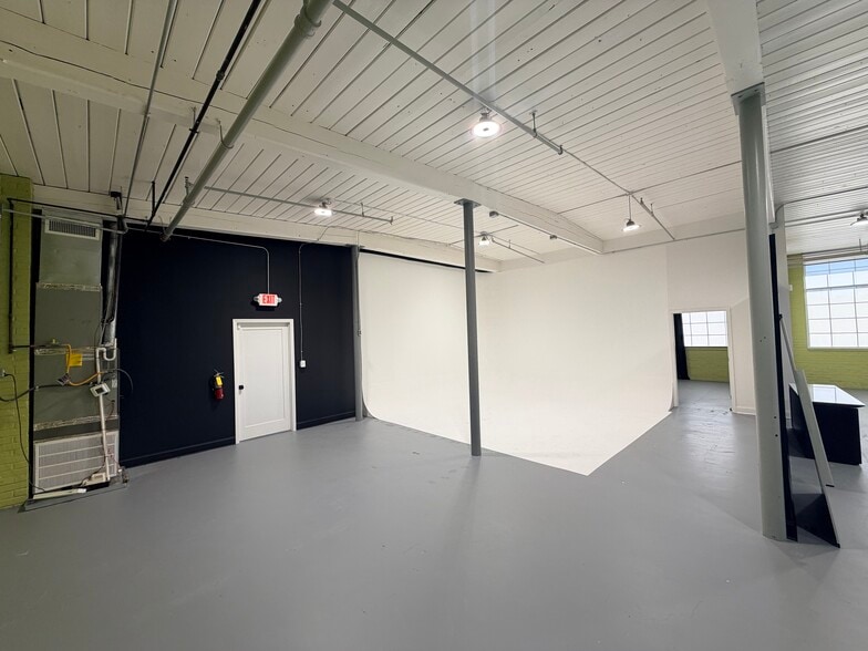 More Photos Of 221 Linwood Rd, Gastonia Warehouse For Lease
