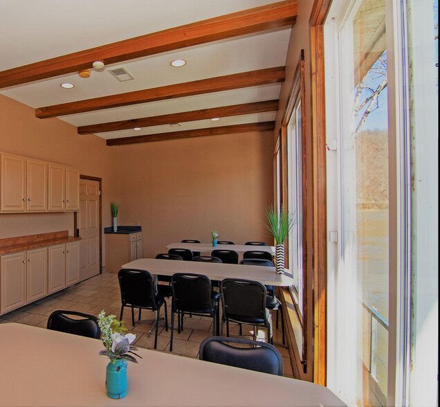 More Photos Of 846 Hinton Bypass Byp, Hinton Restaurant For Lease