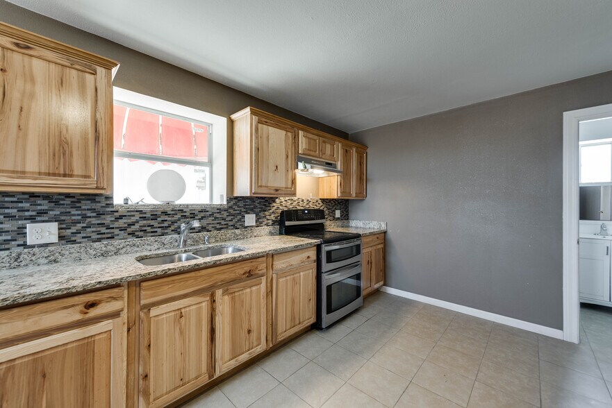 More Photos Of 14540 Dogwood Ave, Gardendale Industrial For Sale