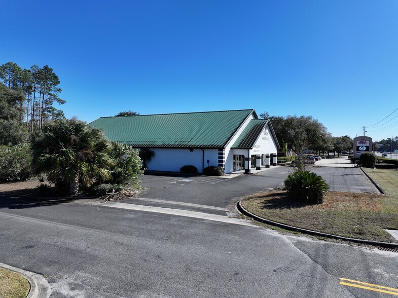 More Photos Of 28 Hawthorn Ln, Saint Marys Flex For Sale