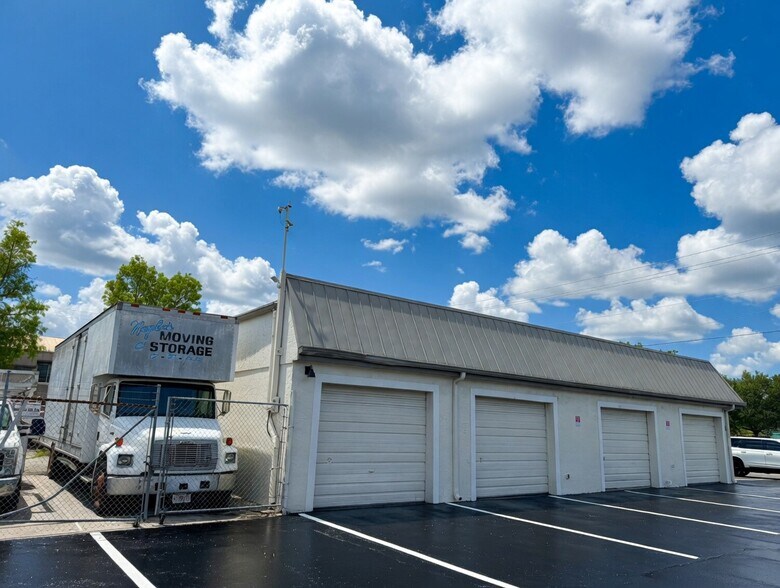 More Photos Of 5701 Houchin St, Naples Light Manufacturing For Lease