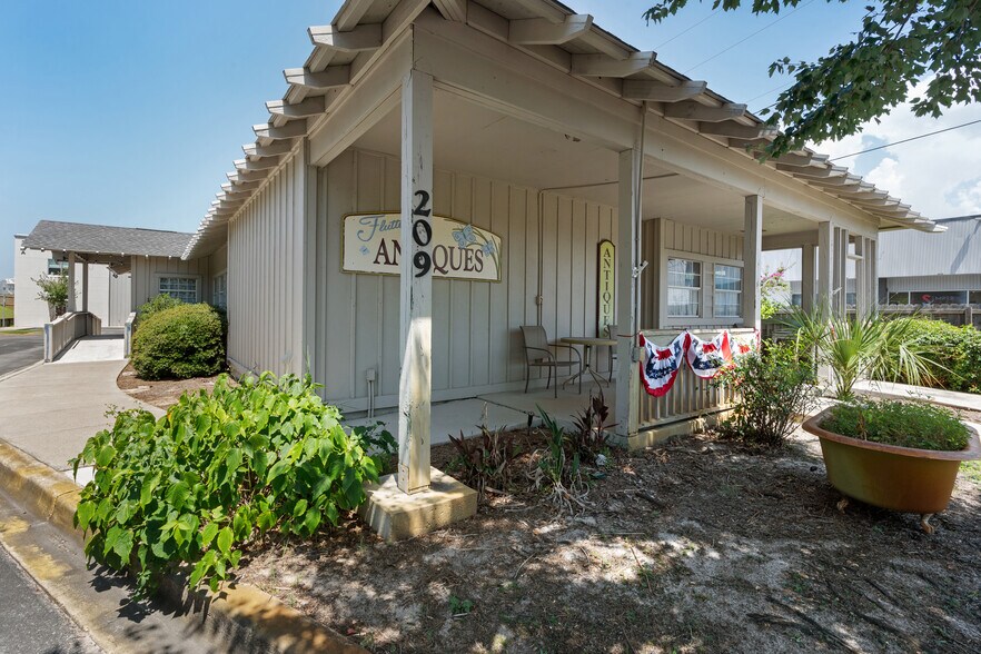 More Photos Of 209 Main St, Destin Storefront Retail Office For Sale