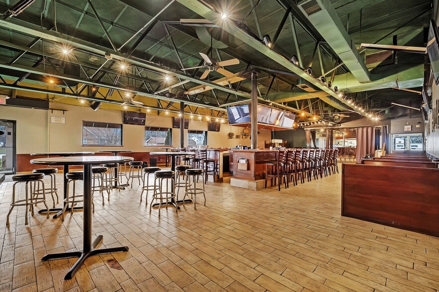 More Photos Of 905 Theodore St, Crest Hill Restaurant For Sale