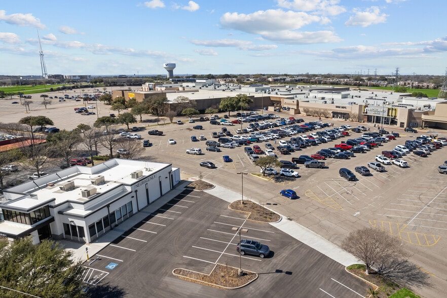 Primary Photo Of 5901 W Waco Dr, Waco Medical For Sale