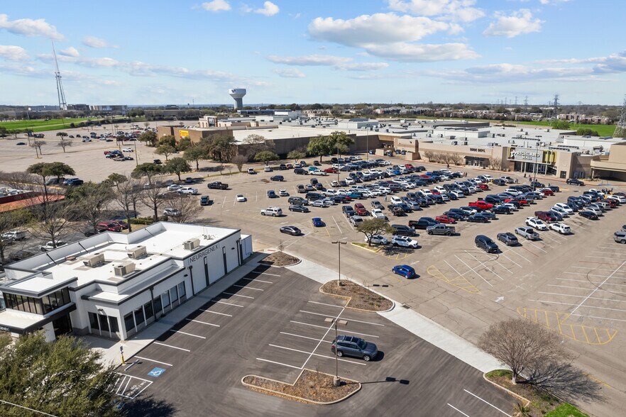Primary Photo Of 5901 W Waco Dr, Waco Medical For Sale