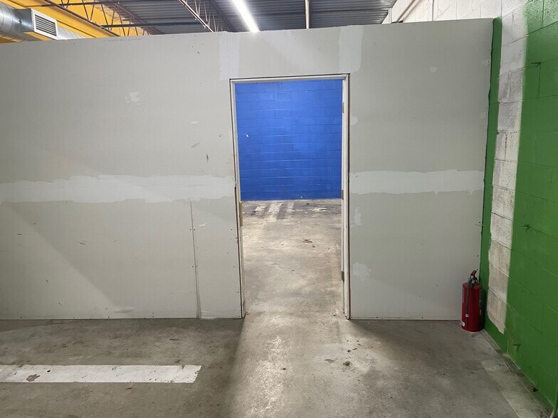 More Photos Of 5717 Il Route 78, Virginia Freestanding For Lease