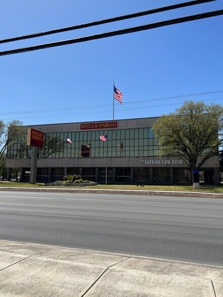 More Photos Of 301 Junction Hwy, Kerrville Medical For Lease