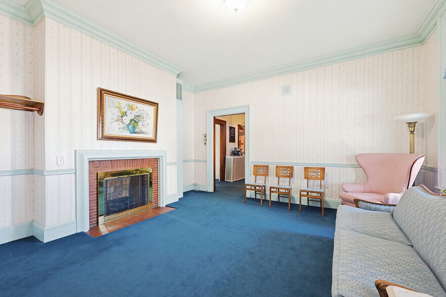 More Photos Of 1501 Lonsdale Ave, Lincoln General Retail For Sale