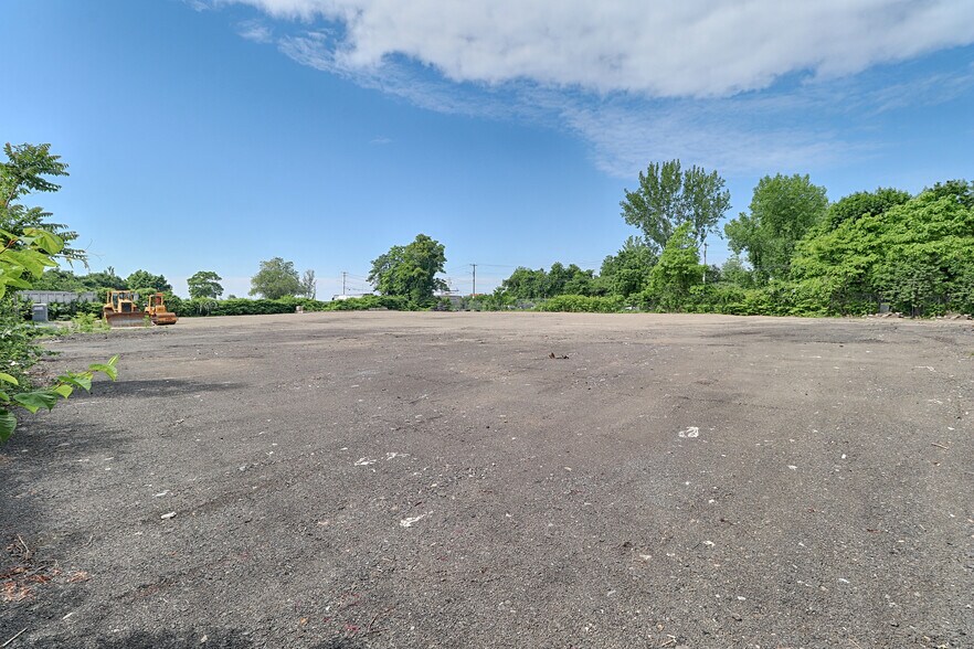 More Photos Of 115 Old South Ave, Stratford Land For Lease