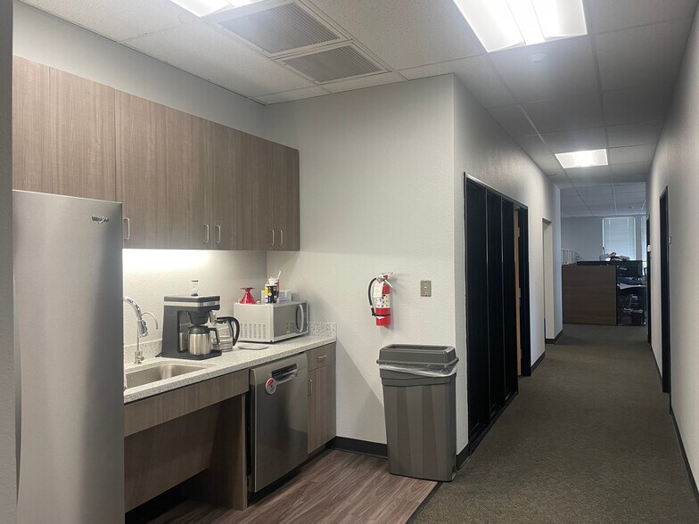 More Photos Of 6601 Vaught Ranch Rd, Austin Unknown For Lease