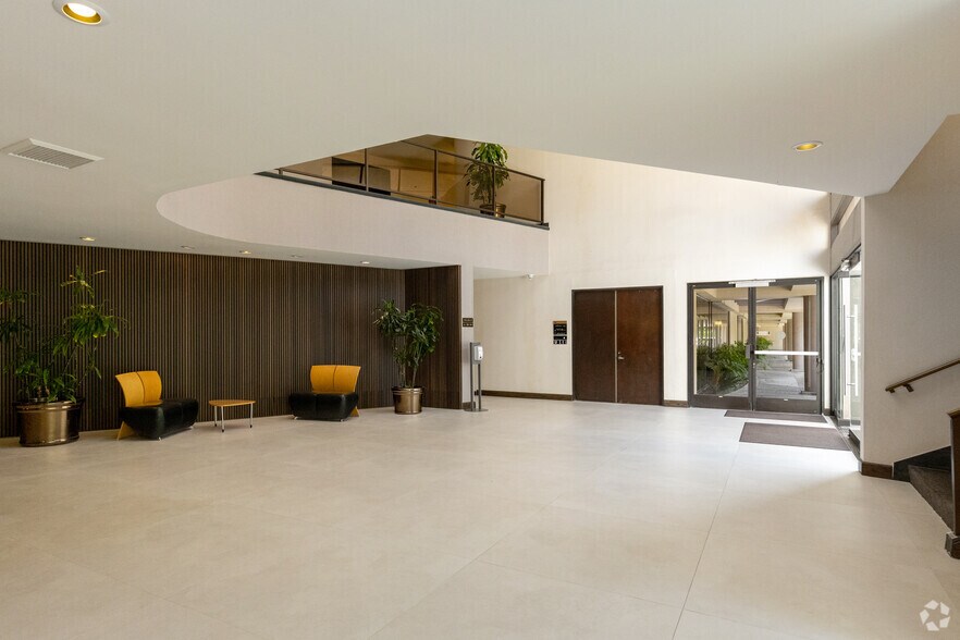 More Photos Of 5743 Corsa Ave, Westlake Village Office For Lease