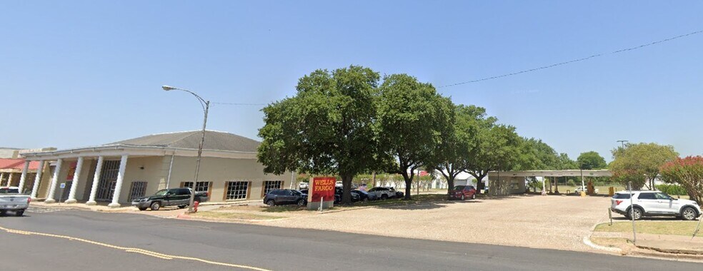 Primary Photo Of 329 E Washington Ave, Navasota Land For Sale
