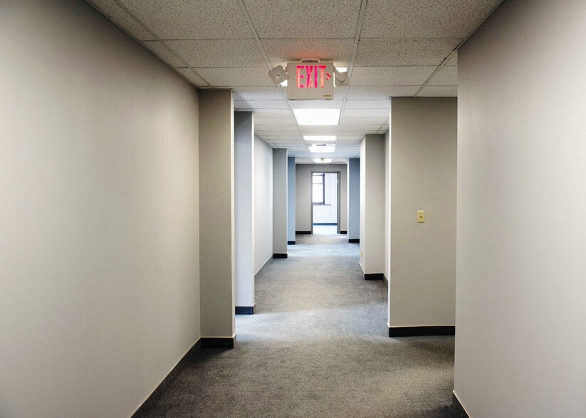 More Photos Of 6 W Federal St, Youngstown Office For Sale