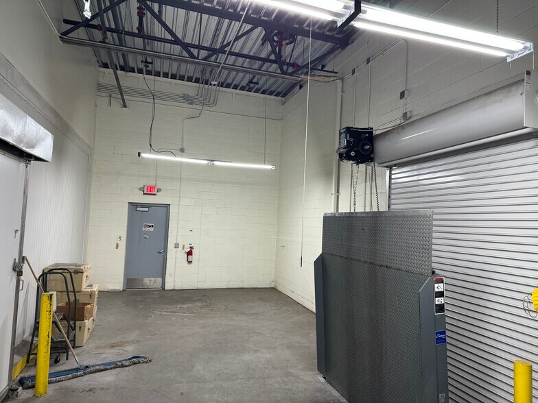 More Photos Of 3761 E Tennessee St, Tucson Warehouse For Lease