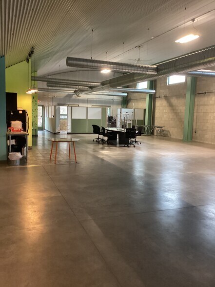 More Photos Of 360 E State Line Rd, Toledo Light Manufacturing For Lease