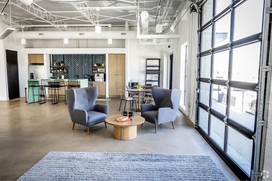 More Photos Of 119-127 Manufacturing St, Dallas Unknown For Lease