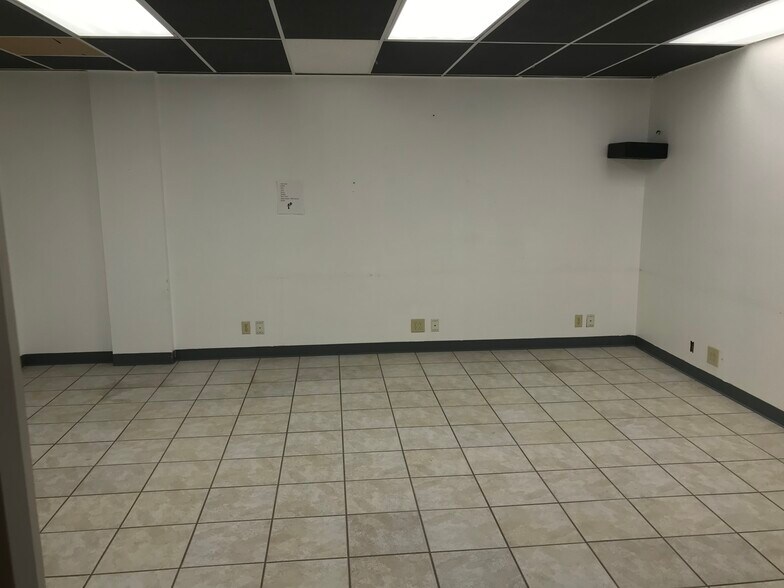 More Photos Of 733 Salem St, Glendale Manufacturing For Lease