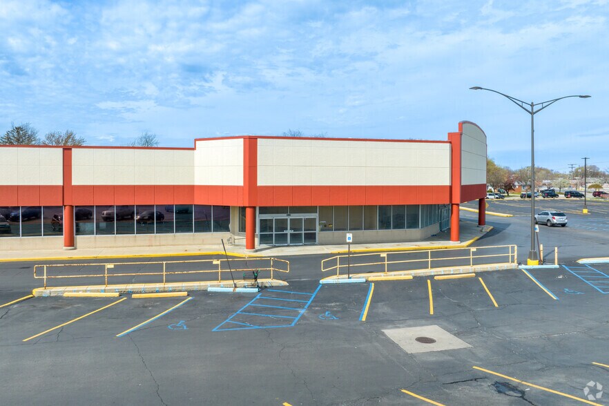 More Photos Of 31001-31145 Harper Ave, Saint Clair Shores Storefront For Lease