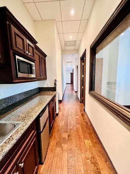 More Photos Of 13323 W Washington Blvd, Culver City Medical For Lease