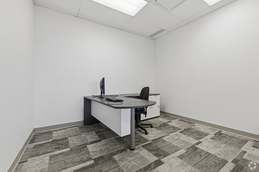 More Photos Of 1400 Av St-Jean-Baptiste, Québec Flex For Lease