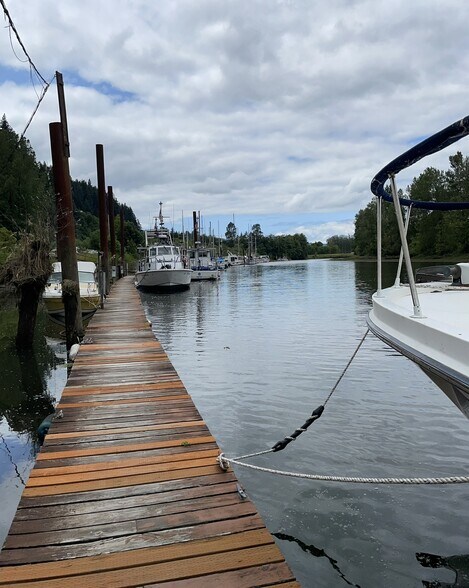 More Photos Of 10474 Highway 30, Clatskanie Marina For Sale