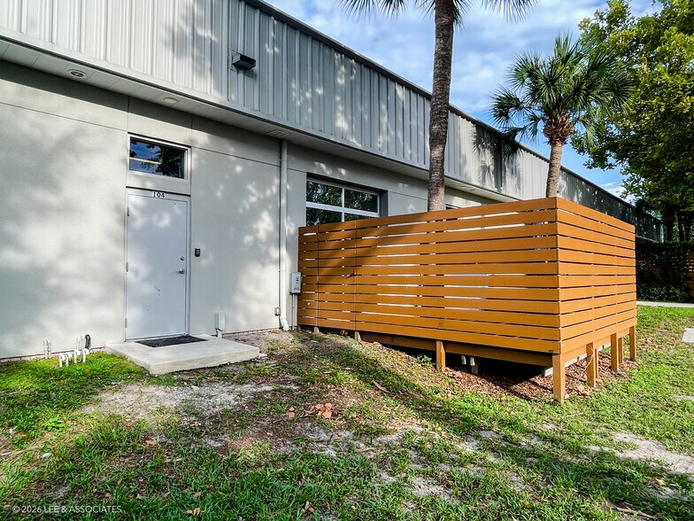 More Photos Of 100-112 SW 6th St, Gainesville Office For Lease
