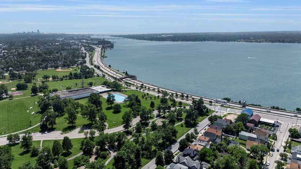 More Photos Of 2809 River Rd, Buffalo Flex For Sale