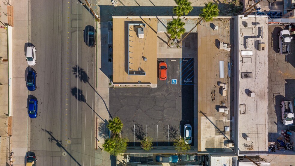 More Photos Of 577 E Sunny Dunes Rd, Palm Springs Storefront Retail Office For Lease