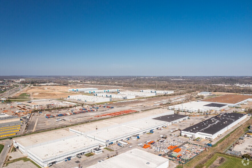 More Photos Of 2012 Corporate 44 Dr, Fenton Unknown For Lease