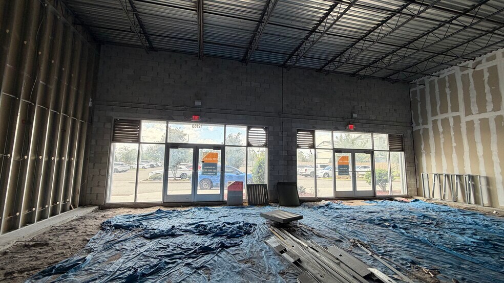More Photos Of 12187-12299 E Colonial Dr, Orlando Storefront For Lease