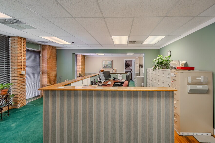 More Photos Of 215 N Pleasantburg Dr, Greenville Office For Sale